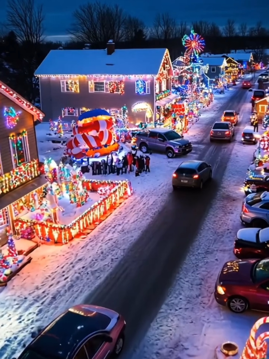 Villas, Trees & Holiday Songs 🎄🎁🎄🎁🎄🎁🎄 #sleighride #winter #snow #holidaysong #holidays #christmastiktok #fyp #fy #foryou #Videos #ForTheHolidays #christmas #alliwantforchristmas #villas #christmastrees #decoration 