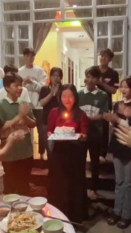 3 năm trôi nhanh quá , ba cái sinh nhật cùng cô rồi ❤️#CapCut #hocsinhcap3 #xuhuong #viralvideo #lophocvuinhon #happybirthday 