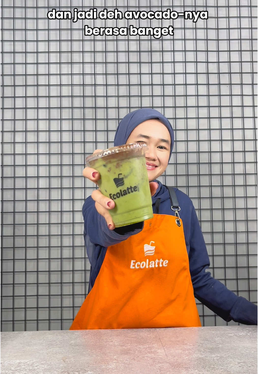 Satu lagi ide jualan yang menarik, ini dia Dirty Choco Avocado, segernya rasa alpukat ditambah sensasi crunchy choco classic bikin ngiler! Cocok nih kamu yang lagi bingung cari ide jualan minuman, next video mau bikin ide usaha apa lagi yaa? #ecolatte #bubukminuman #bubukminumanpengusahasukses #halal #suppliercafe #supplierrestoran #supplierminuman 