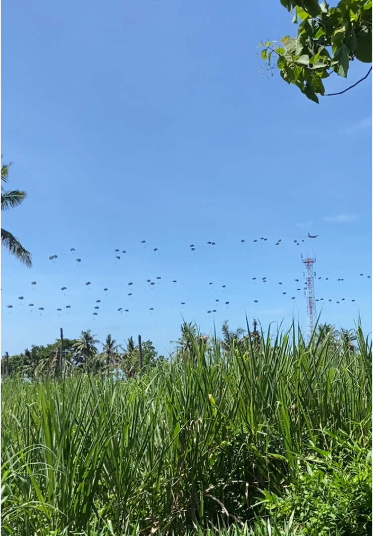 Musuh terlihat😆🤣🗿#terjunpayung #lumajang_jawatimur #epep #fyp #perangdunia 