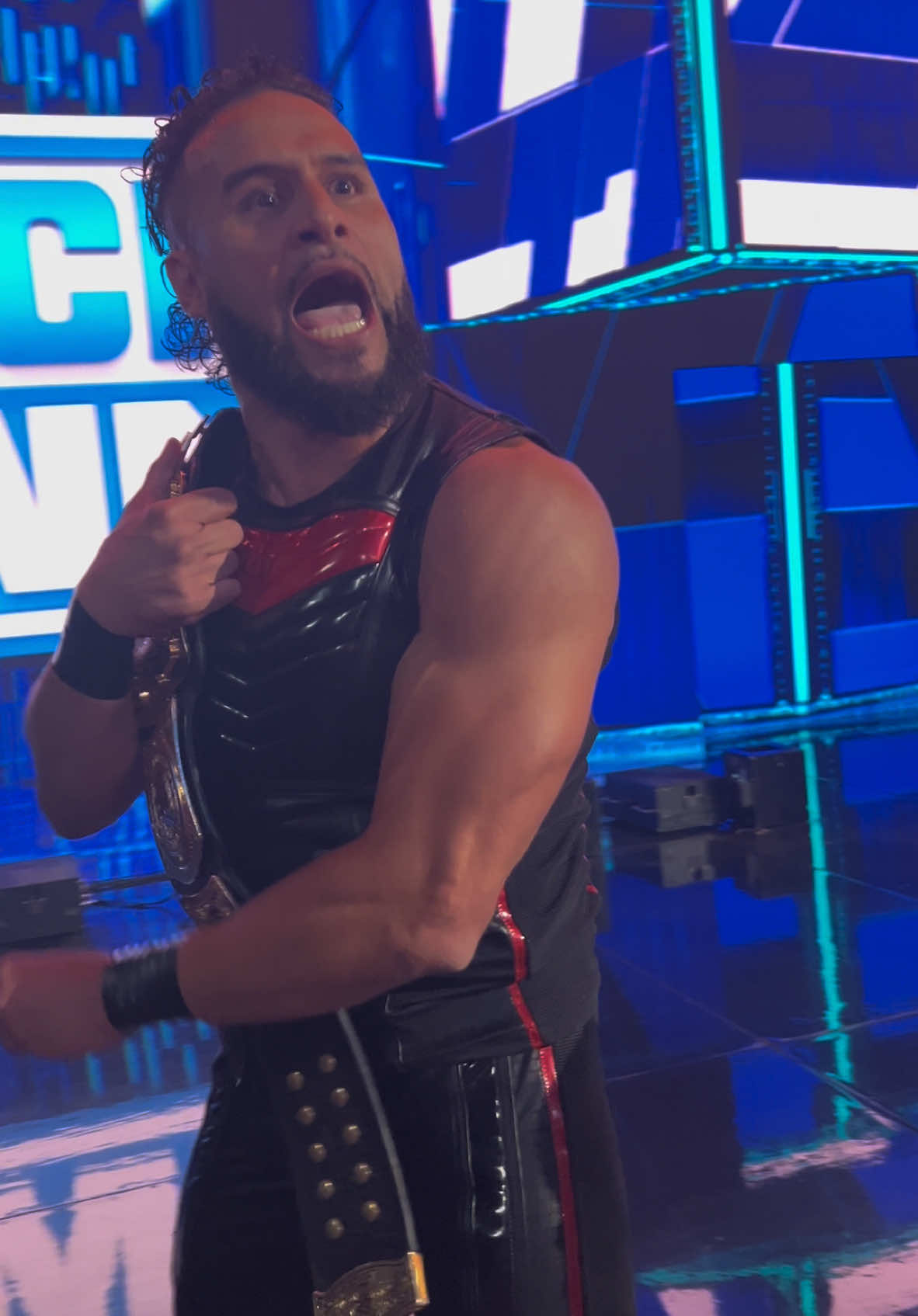 “oh, did you want that?” ok sassy daddy @WWE #tamatonga #WWE #wwesmackdown #fridaynightsmackdown #smackdown #wrestling #thebloodline #orlando 