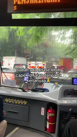 Macett bgt anjinggg harusnya bisa 40 menit jd 4 jam🙏😃 tua dijalan #jakartamacet #jakarta #jakartakeras #kerja #fyp #videoviral #viral #4u 