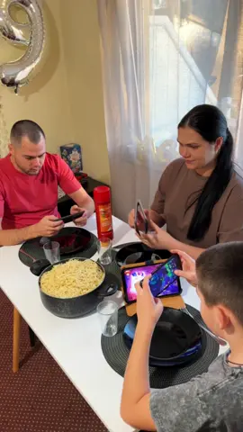 #familytime #funnyvideos😂 #family #funny #food 