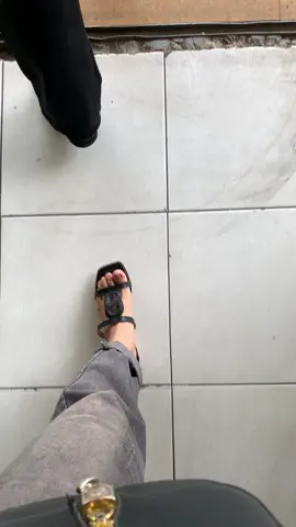 Gabakal kepleset deh#megaguncang1212 #fyp #fyppppppppppppppppppppppp #sandal #sandalwanita #antislip 