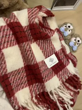 Lên lại màu đỏ choa chị emmmm 🧣🧣😍#thinhhanh #xuhuong #khanquangco #muadong #衣服 