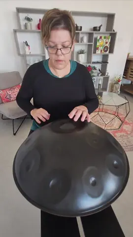 #handpan #handpanmusic #handpanplayer #music #meditationmusic #yogaflow #yogamusic #musicforyoga #relaxation #newagemusic #worldmusic