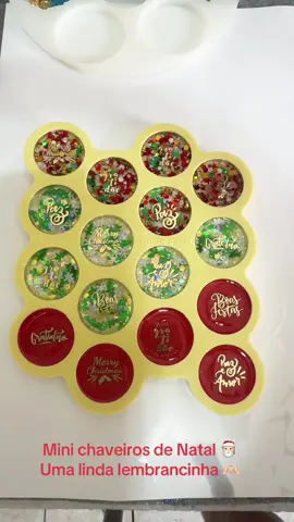 Os mini chaveiros sao uma opcao linda para presentear ✨🎅🏻 #chaveiropersonalizado #resina #resinartist #resinaepoxi #personalizados #natal2024#artesanatocriativo 