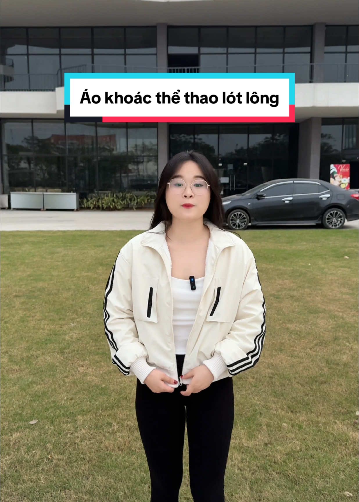 Trời ơi áo khoác nữ lót lông, dáng thể thao, dày dặn ấm áp rất đẹp luôn, mặc lên thôi quá là nổi bật #aokhoaclotlong #aokhoacnu #aokhoacthethao #aokhoackesoc #xuhuong #cogaimattit 