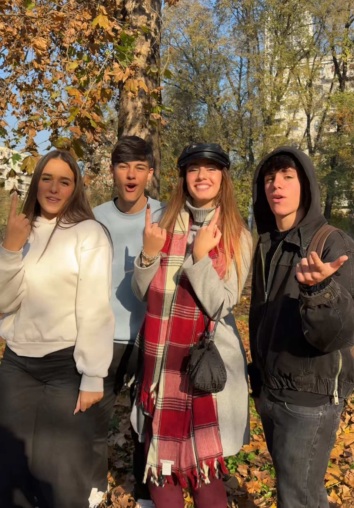 devo insegnare a vestire questi ragazzi del Breakfast Club, sbaglio? 💀💕 @Cristiano🌓 @giuliaabizzarri @Fabio Ferrucci 