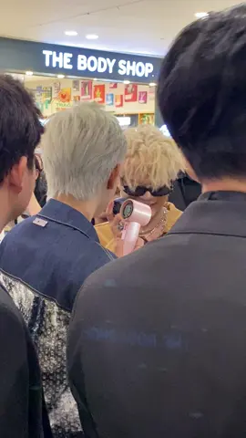 Cặp đôi Rhyder và Captain thân thiết tại buổi ra mắt Phim Công Tử Bạc Liêu #captain #captainboy #rhyder #rhycap #congtubaclieu 