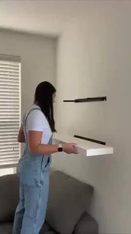 Confira Prateleira Flutuante Grossa 120x20 MDF 25mm Branco + Suportes Invisívieis por R$79,99 - R$119,99. Encontre na Shopee agora! https://s.shopee.com.br/BD56peNVu?share_channel_code=1