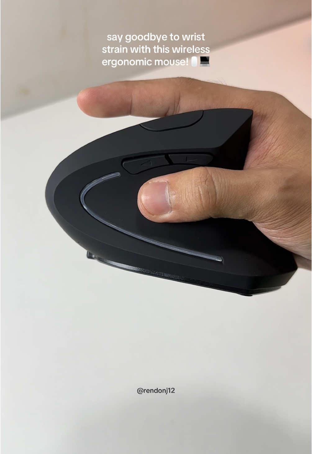 Rechargeable Ergonomic 2.4g Wireless Vertical Mouse #ergonomicmouse #mouseforlaptop #mouseforpc #gamingmouse #affordablemouse #wirelessmouse #fyp 