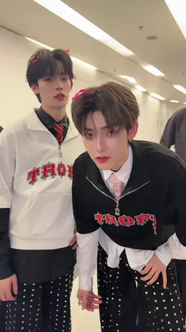 ไปแอบชวน ตี๋ตี๋ @teetee.wpc กับ ป๋อ @Porsuppakarn มาขยับยาวๆไปด้วยกันครับ 🤭🤓 #ZOLAR #ZOLARยาวไปMoveIt #ยาวไปDanceChallenge #DMD #twnpich #porsuppakarn #yourskyseries #ตี๋ตี๋วันพิชิต #ป๋อศุภการ 