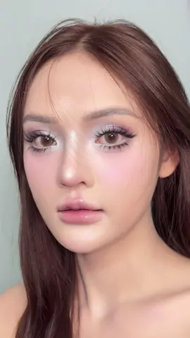 Quay bằng đt mà đẹp he mấy bà.  Tone make tím lạnh tone này chụp noel bao xinh lun mấy bà ơi 💄#CapCut #viral_video #xuhuong #TikTokGiaiTri 