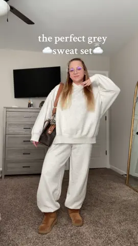 so cute and cozy for December! 🤍 #sweatset #OOTD #fitcheck #outfitinspo #pinterestaesthetic #americaneagleoutfitters #americaneagle #december 