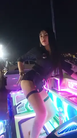 คนสวยหน้านิ่งๆแต่ไม่หยิ่งนะ