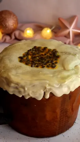 Chocotone maracujá, feito com a própria fruta somente aqui em nossa confeitaria. #confeitaria #panetone #massaartesanal #panetonerecheado #natal #natal2024 #santoandre 