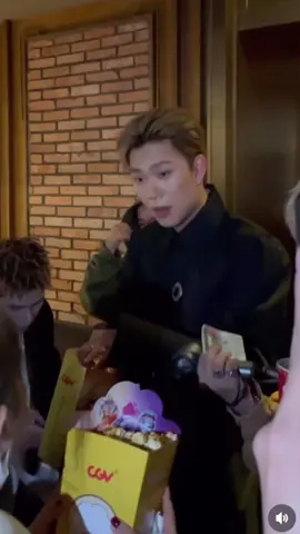 Tình hình rất là tình hình chưa do rạp đẽ hết nửa hộp bắp @Dương Domic #duongdomic #trandangduong #tiktokgiaitri #tiktokviral #xuhuong 