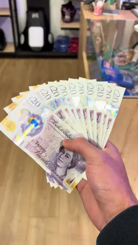 Mad Dog ive got £200 here im a huge fan of the sport ive never boxed though i just like to watch it and i want to get kitted out with some gear what you got for me?#FYP #foryouu #fyp #boxing #boxing🥊 #birmingham #🥊 #fypboxing #UK #wbc #wbcboxing #maddog #cleto #cletoreyes #reyes #suttoncoldfield #boxingshop #kronk #kronk #money #deals #save #boxingfan 