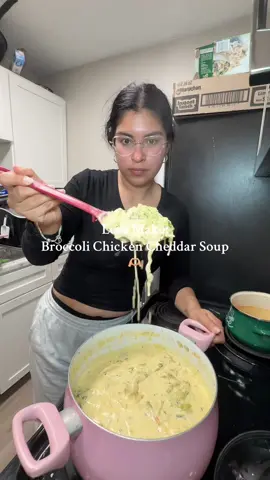 Recipe is  from lov.kari amd the only difference i did is i added gouda cheese and mozzarella apart from the chicken and 4 cups of broth.  #fyp #fypシ #puree #pureestage #food #chickenbroccoli #brocolicheddarsoup #brocoli #EasyRecipe #soupseason #DinnerIdeas #pureeideas #souptok #panerasoup #FoodTok #tmj #tmjpain #latinacontentcreator #latinacreator #bariatric #wls #soupideas 