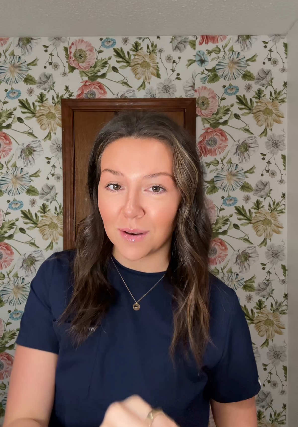 SHINYYYYY✨  this is definitly going to be a part of my once a week everything shower routine!!  snag it below before it runs out!!!  #hairmask #healthyhair #shinyhair 