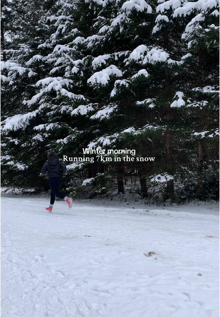 Morning run❄️🧦 #Running #morningrun #winterrunning #winterrun #wintermood #wintermorning #runningmotivation #wintervibes #winterishere 