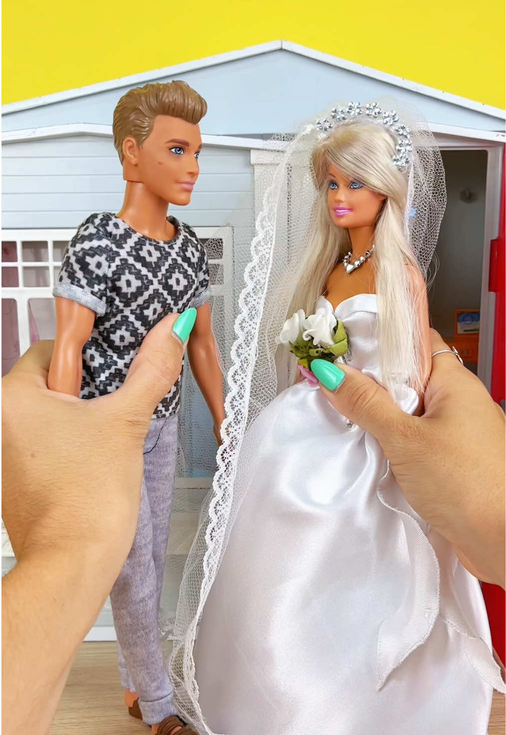 Barbie scared Ken with her white dress 😱👰🏼‍♀️ #barbie #funny #couple #dating #humor #asmr 