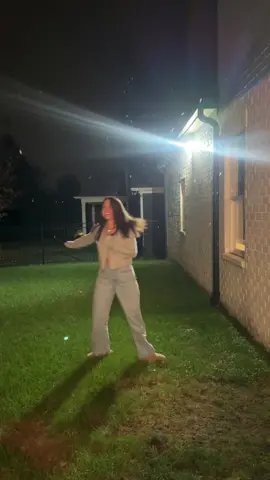 ME the whole time: Its REALLY snowing you guyyyys🫶🏼🌨️🥲I love snow. #momoffour #motherhood #christmastime #christmastiktok #nashville 