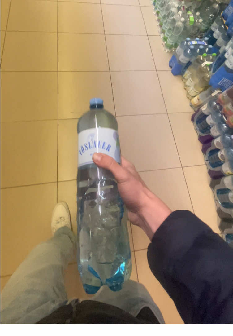 Habosbabosvöslauer😋😋😋 #water #habosbabos #drop #bottle 