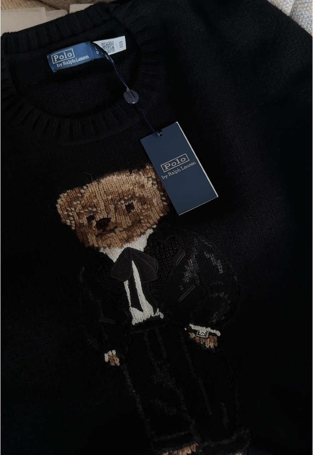 just an early xmas gift to myself 🧸🖤 #ralphlauren #polobear #ralphlaurensweater #christmas #shopping 