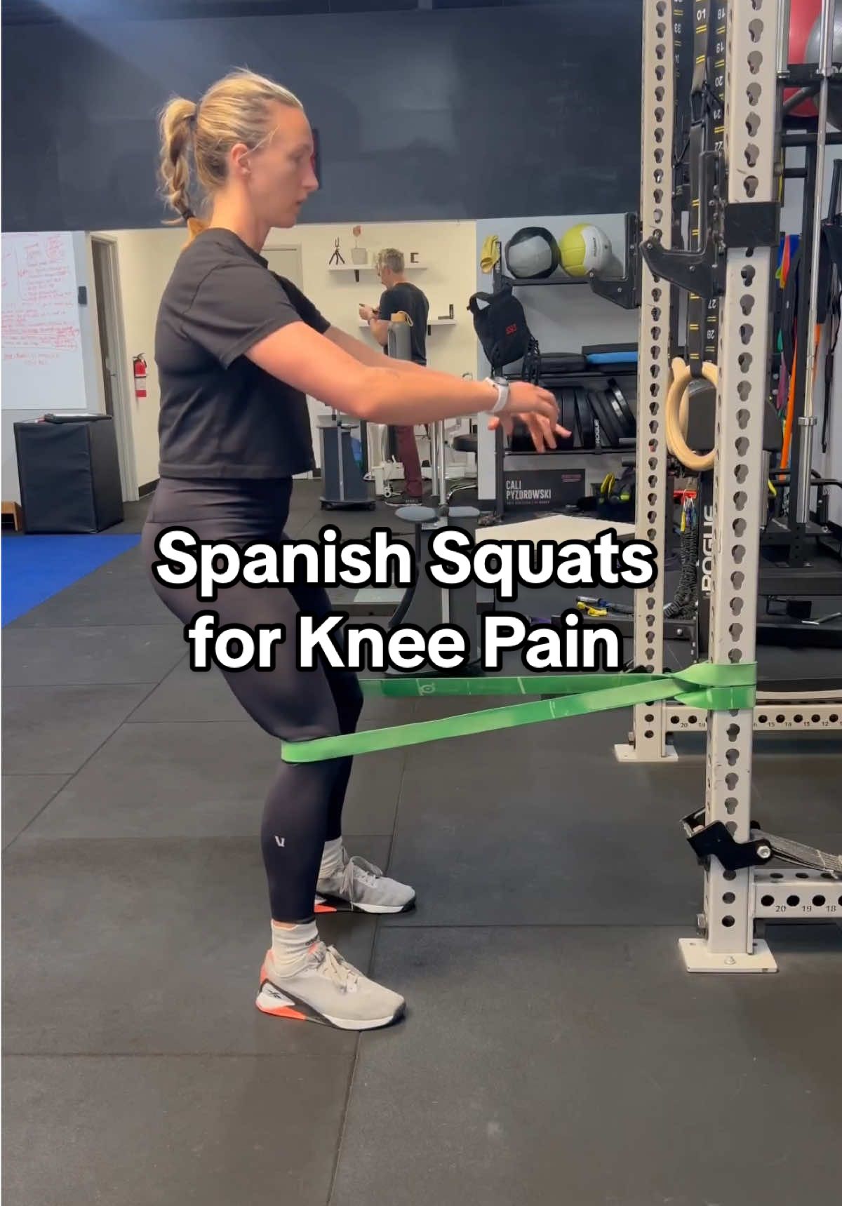 #spanishsquats #physicaltherapy #kneepain #kneepainexercises #physicaltherapytiktok #kneerehab 