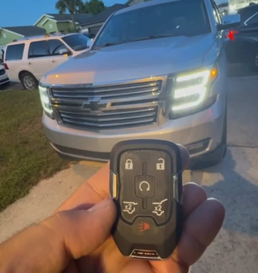 Chevrolet Suburban Tahoe / 6-Button Smart Key w/remote start. #chevy #chevysuburban #chevrolet #chevroletsuburban #viralvideo #carkeys #smartkey #remotestart #fypシ゚viral 