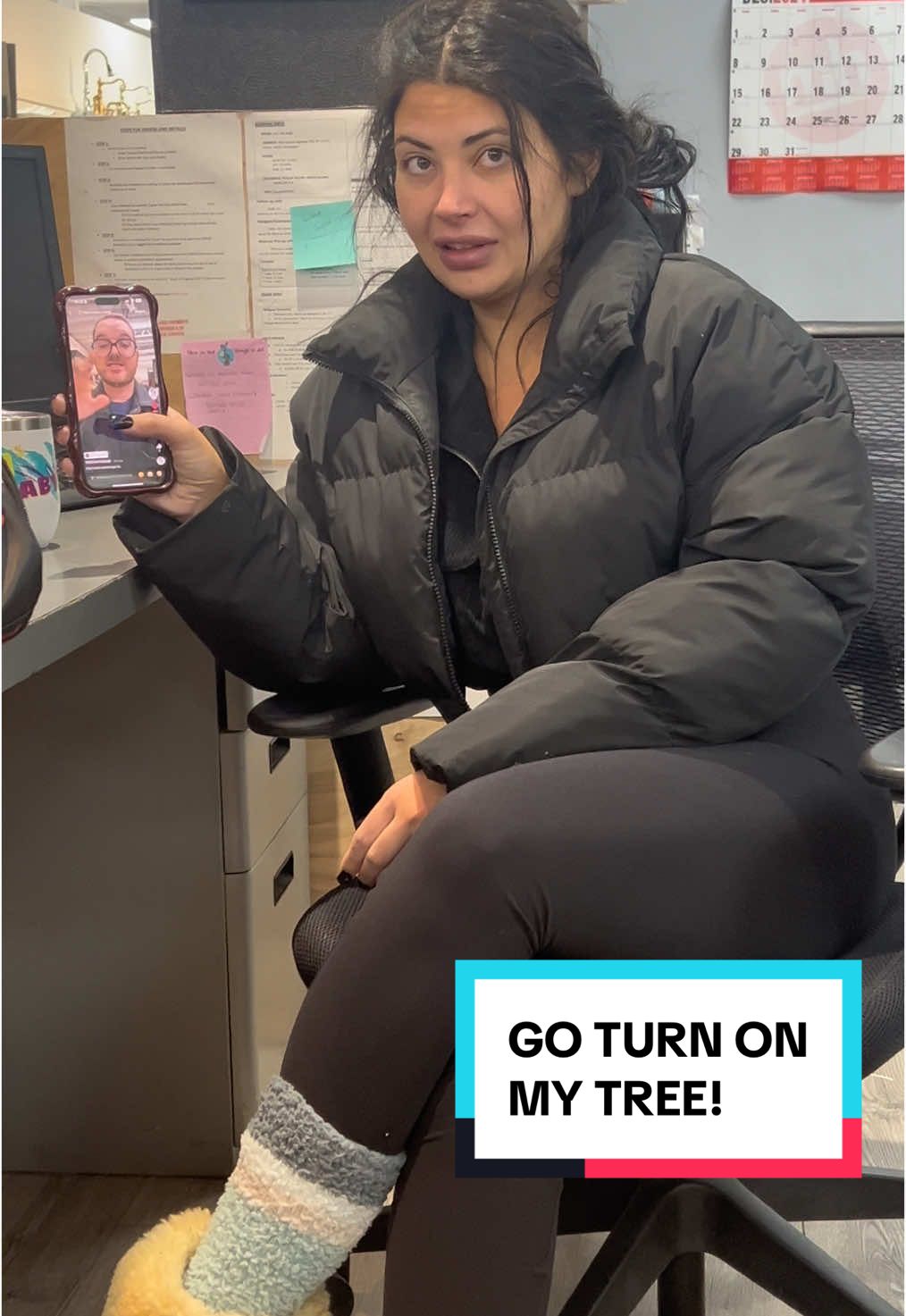 GO TURN ON MY TREE! @Mia #unhingedworkbestie #workhumor #workbestie #johnroberts #lindabelcher 