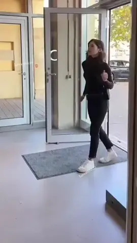 اخلى شي رقص شرطة المانيا 🤣🤣🤣🤣🤣🎤🎶🎵