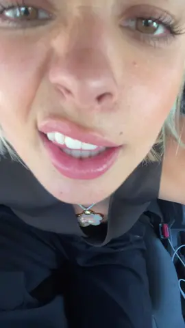 Okay ya im obsessed with the nails and the hair omg