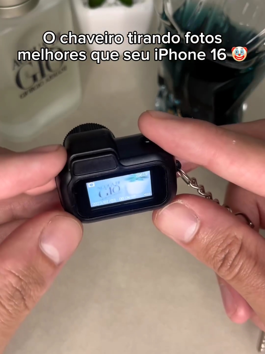 O chaveiro perfeito pra quem ama fotografia 📷  Mini Câmera 🌟✌️🥰 Link para COMPRAR ⤵️  https://s.shopee.com.br/8AFNAE4j2H O Comenta EU QUERO que te mando o link 👍  #camerafotografica #minicamera #foto #fotografia 