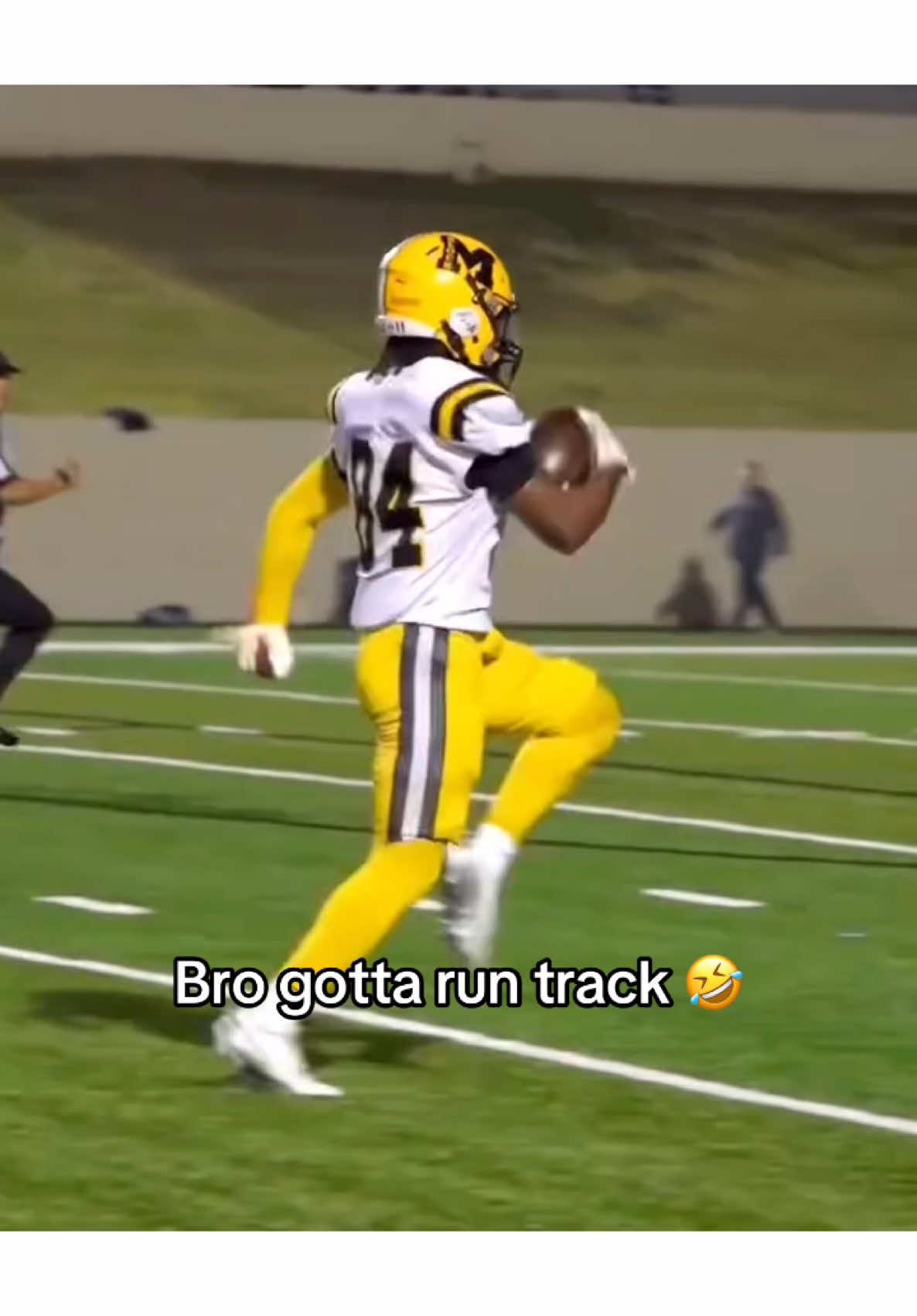 Bro was high stepping the whole way 🤣 (via @Stargazing Media) #football #highschool #sprinter #funny #Running 