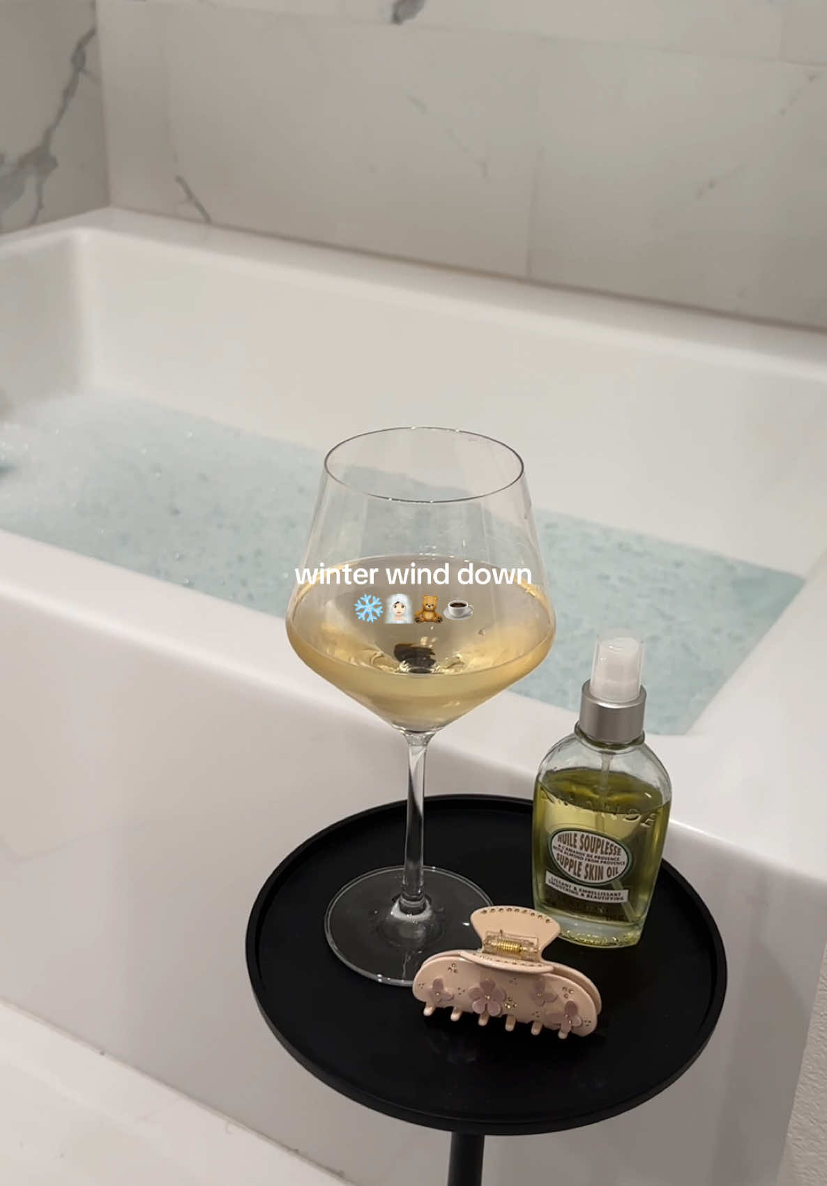 winter self care 🤎❄️🧖🏻‍♀️  #winterishere #selfcareroutine #selfcaretiktok #selfcaresunday #bodycareroutine #skincareroutine #bathbombs #bubblebath #relaxingvideos #winddown 