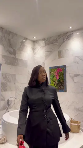 New hair means a whole new attitude. 💅🏾 🤑  • • • • • • • #fashion #fahionista #fashionstyle #fashionable #fashiondesigner #fashionlover #fashions #outfitinspo #outfitoftheday #outfit #verydemure #luxuryfashion #luxurydesign #oliviapope #oliviapopeedit #speakingtomeisaprivilege 