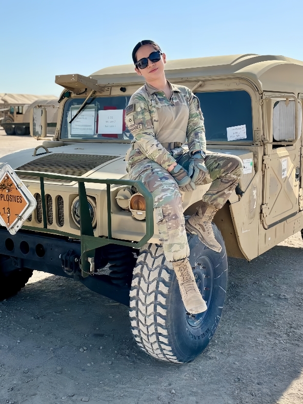 Beautiful Army Girl Aircraft Us🇺🇸🪖❤️ #airforce #aircraft #asmr #pilot #usnavy #military #army #armylife #foryourpage #F35 #F22 #F16 