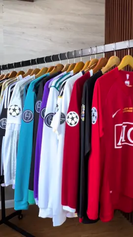 Colección de camisetas de Cristiano Ronaldo 🐐💯 Y tu que esperas para empezar con tu colección? 🤩 #camisetasdefutbol #manchesterunited #ronaldo #cristianoronaldo #fyp #paratiiiiiiiiiiiiiiiiiiiiiiiiiiiiiii 