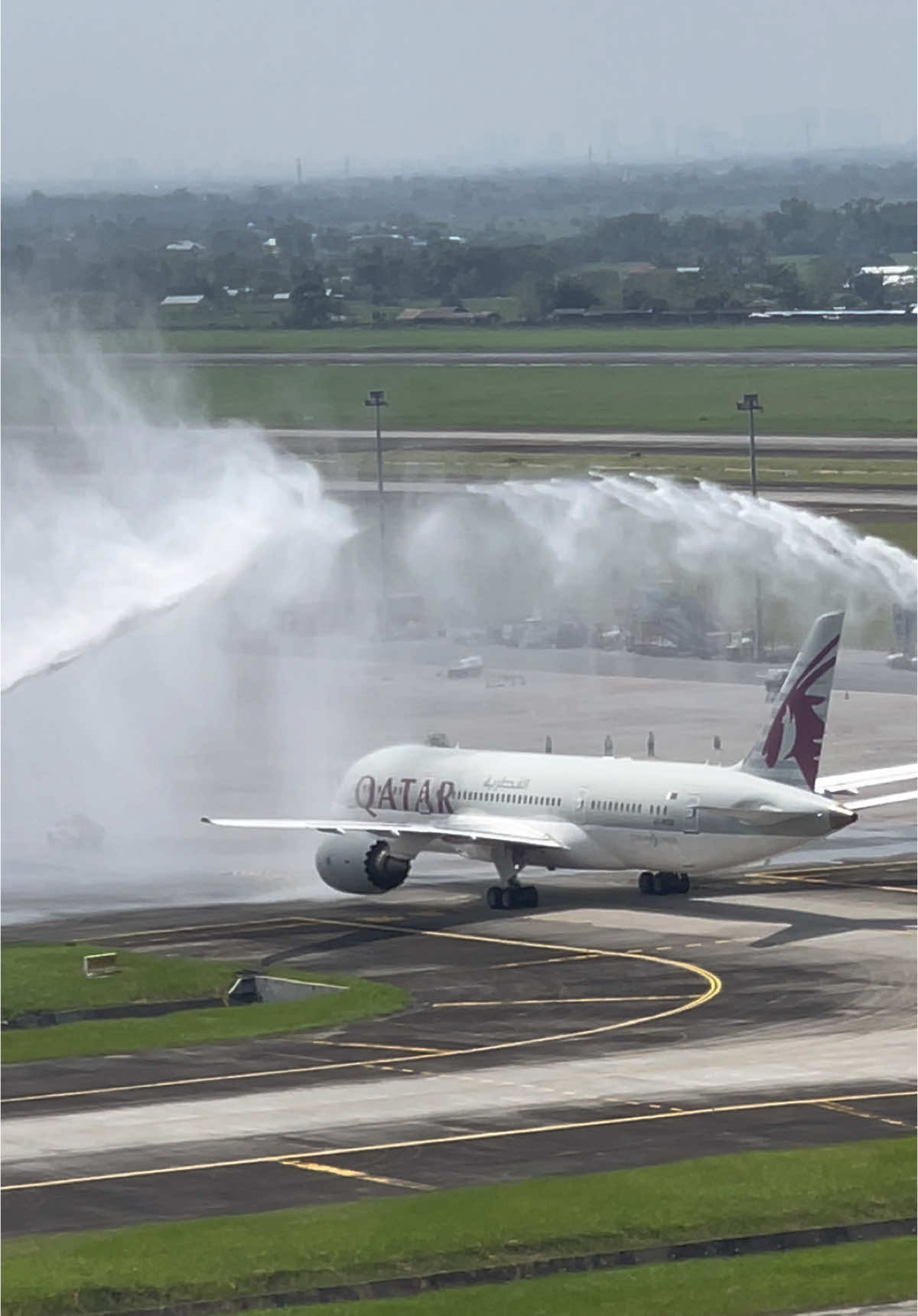 Water salute Qatar airways Boeing 787-8 at Kualanamu international airport #qatarairways #aviation #planespotting #fyp #indonesia #foryou #kualanamuairport #medan 
