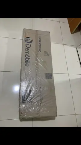Cômoda 2 portas 4 gavetas 