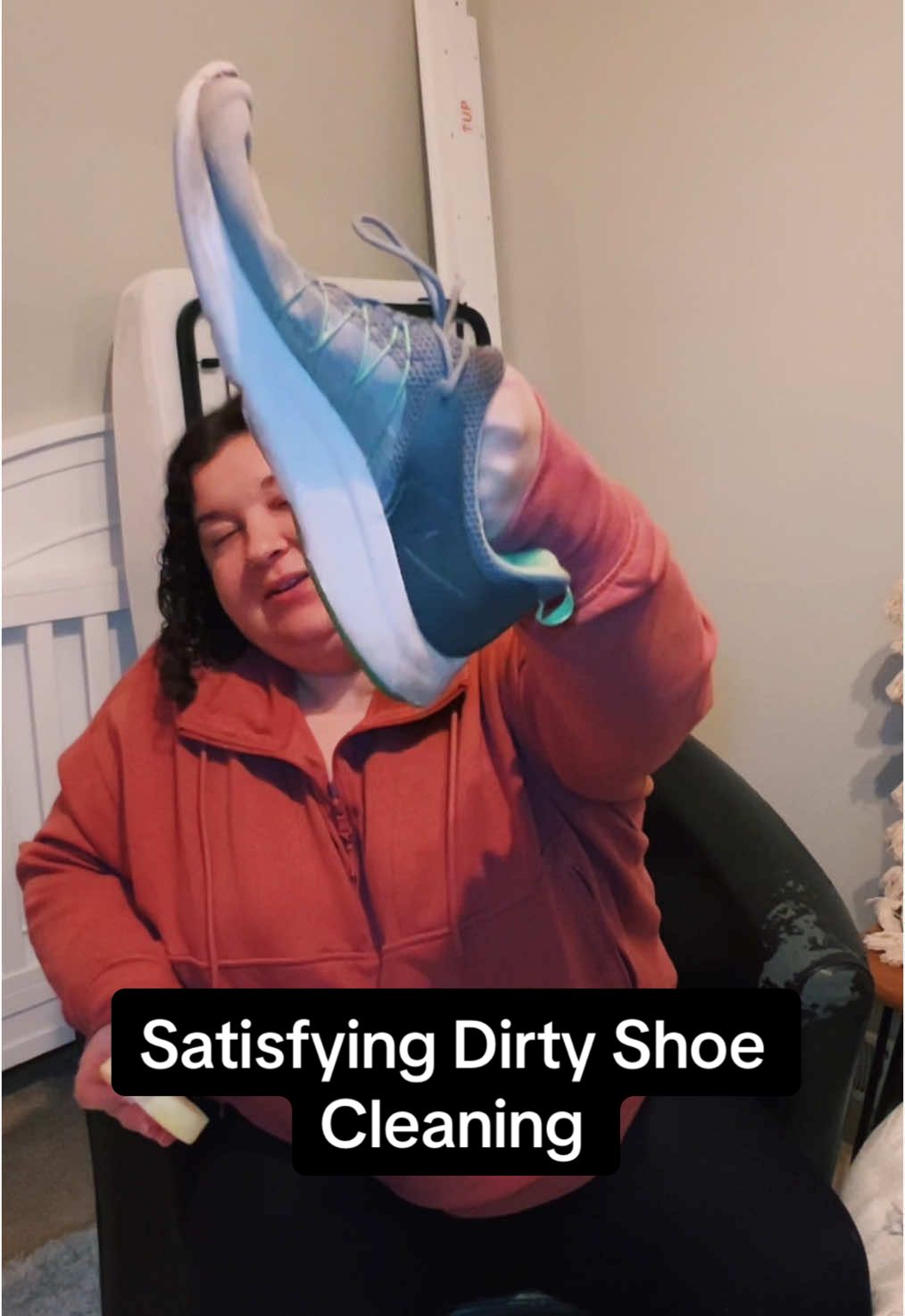 Clean your dirty shoes with this miracle cleaning balm! #shoes #shoecleaner #sneakers #clean #CleanTok #cleaning #cleaninghacks 