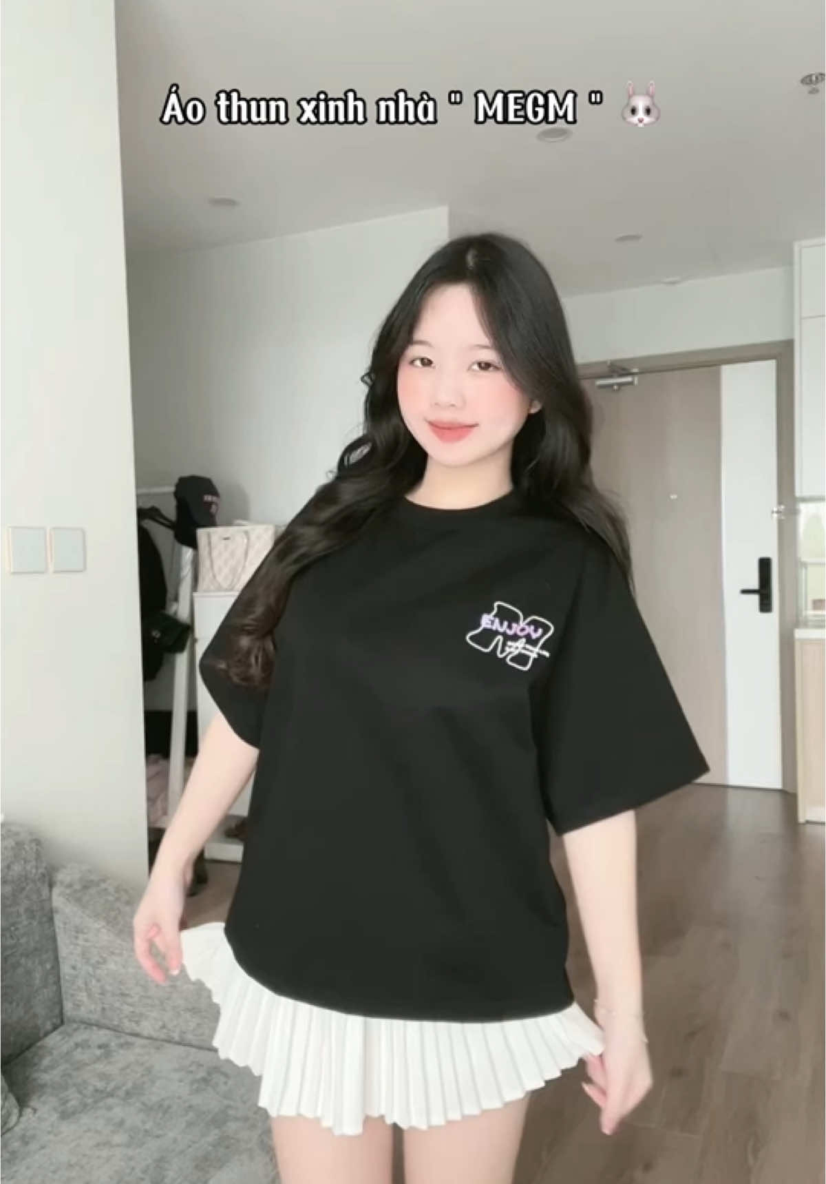 Mê áo thunn vì vừa xinh mặc lại thoaii maii 🖤 #MEGMStyle #PhongCachNgayThuong #megm #aothunMEGM