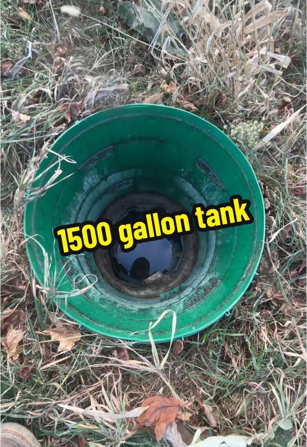 Start to finish on a 1500 gallon tank this morning. 👍💪 #yourshitsmybreadandbutter #familybusiness #pooptok #yesterdaysmealsonwheels #goodhelpishardtofind #septiclife #poopsmoothie💩 #poorpumper #fypage #international #internationaltruck #jurop #dt466 #bluecollar #4900 #politicalpromises #vacuum #polyjohn #pumper 