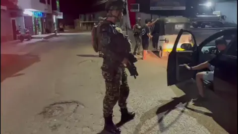 #Local Operativo Conjunto en El Zulia: Policía y Ejército Refuerzan la Seguridad Uniformados de la Estación de Policía y el Batallón de Fuerzas Especiales Urbanas BAFUR 2 realizan patrullajes en parques y vías públicas para garantizar la tranquilidad de los habitantes. ¿Qué te parece? ¿En que barrios te gustaría tener la presencia de la fuerza pública ? #elzulia #zulia #viral #zulianos #zuliana #nortedesantander  #colombia 