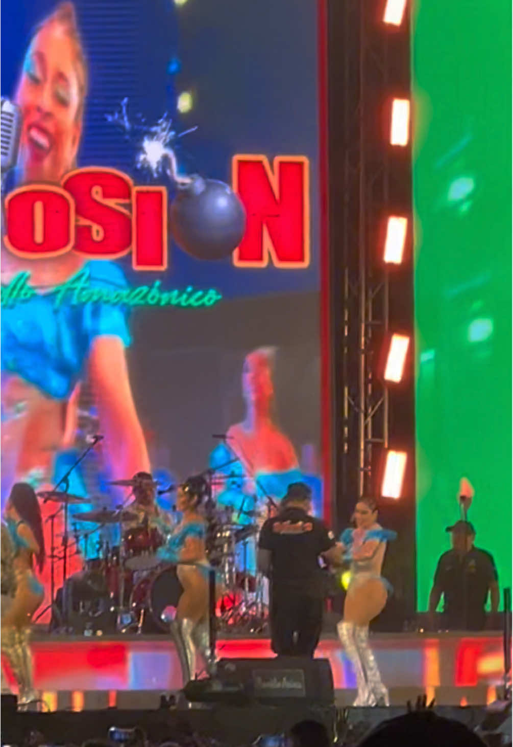 La etapa de ser una bailarina explosiva te recomiendo no saltartela 💃🏽💣💫 #explosiondeiquitos #explosiva #bailarina #iquitos_peru🌴🌴♥️♥️♥️♥️ #selva #orgulloamazonico #amazonas #bailarinaexotica #fypシ #parati #peruana #latina 