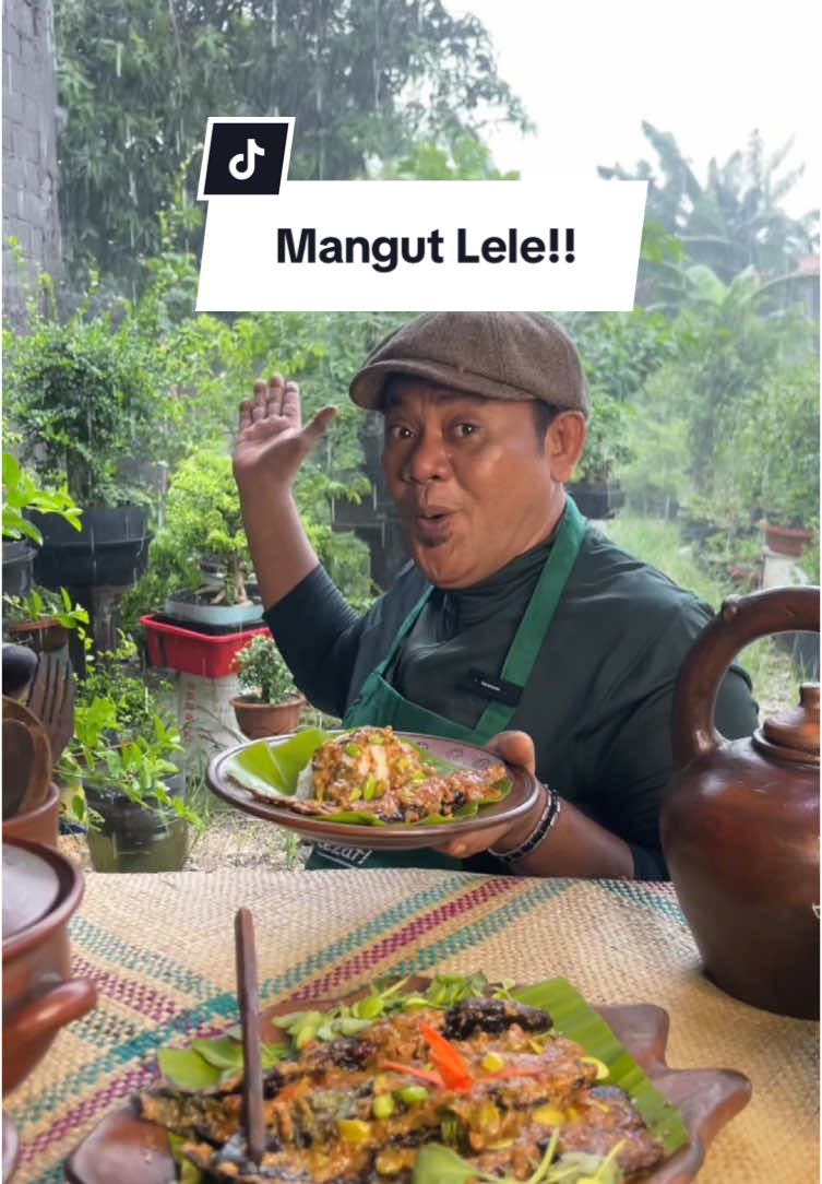 Mangut Lele !! Bahan : - Ikan Lele 1 kg - Santan Bubuk IntiRasa  3 sachet - Kemangi - Pete 2 papan Bumbu Halus : - Ketumbar 1 sdt - Kencur 1 ruas - Bawang putih 4 siung - Bawang merah 6 siung  - Kemiri 6 butir  - Cabe rawit merah 20 biji  - Cabe merah besar 20 biji - Garam 1 sdm - Penyedap 1 sdt - Gula aren 1 sdm - Kaldu bubuk 1 sdt  Bumbu Cemplung : - Jahe 1 ruas - Lengkuas 1 ruas  - Daun salam 4 lembar  - Daun jeruk 6 lembar @INDRACO Store  @Dapur intiRasa  #SerbaSerbuNataruINDRACOStore #intiRasa #Lezat! #SantanBubukintiRasa #ResepTahunBaruanintiRasa #mangutikan #mangutlele