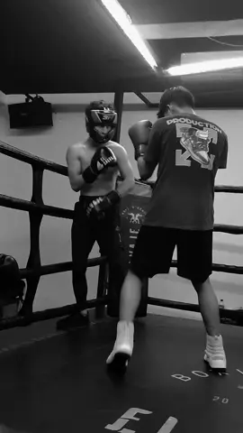 ⚔️🥊🖤🥷🏻 . . . . . #boxingtraining #tinju #r #byoncombatshowbiz #byoncombat #viraltiktok #trend #mma #explore #sparring #boxing🥊 #box #boxing #foryoupage #f #fy #fyppppppppppppppppppppppp 